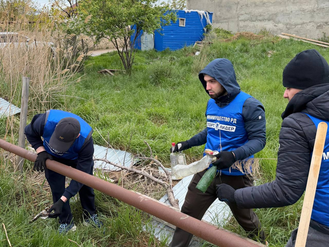 Команда Минимущества приняла участие в общереспубликанском субботнике